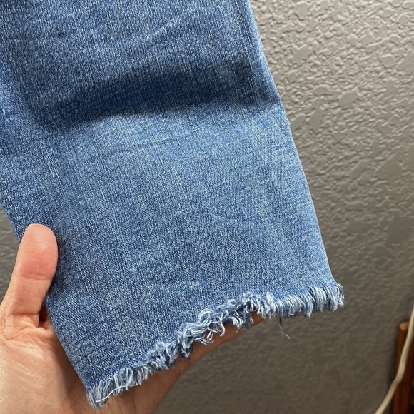 Levi’s High Rise Slim Straight Crop Distressed Jeans - Picture 16 of 16